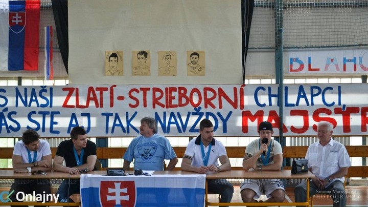 Strieborní medailisti navštívili dubnickú školu Pavla Demitru